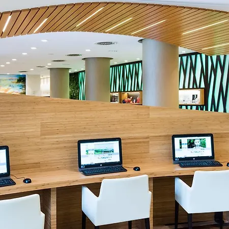 Laguna Park 4superior ホテル 4*