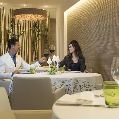 Laguna Park 4superior ホテル 4*